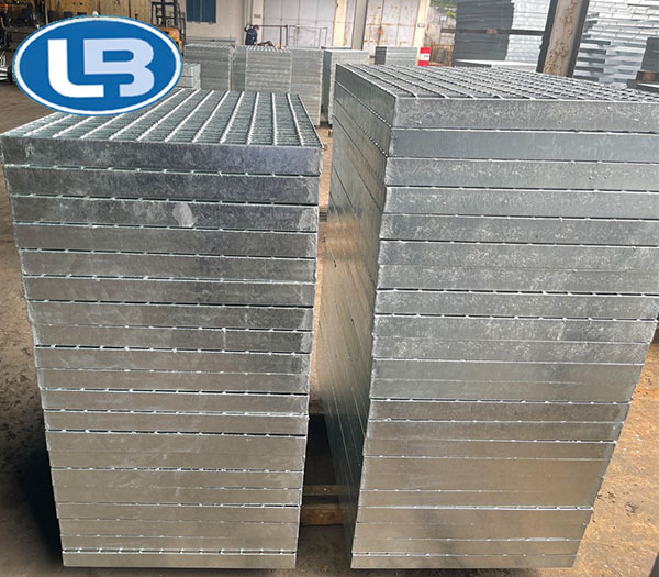 Hot-dip galvanized steel grating